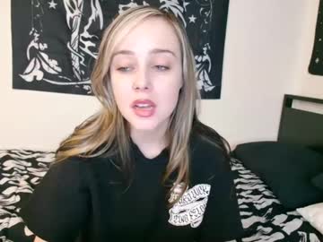 Luna_Lovelyy Chaturbate stream image from February 18, 2025