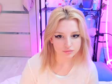 Lunatale Chaturbate stream image from February 18, 2025