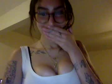 Moan_Uh_Lisa Chaturbate stream image from February 18, 2025