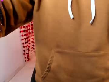Akazaboy Chaturbate stream image from February 18, 2025