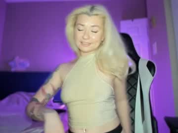 1snow_Bunny Chaturbate stream image from February 18, 2025