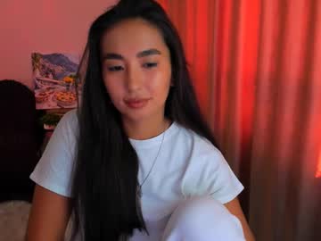 Worldofkim Chaturbate stream image from February 18, 2025