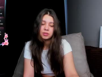 Nikki_Bloomz Chaturbate stream image from February 18, 2025