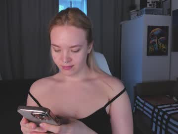 Evelinadarling Chaturbate stream image from February 18, 2025