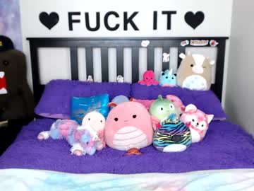 Mackenziewolfe Chaturbate stream image from February 18, 2025