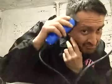Papi1993x Chaturbate stream image from February 18, 2025