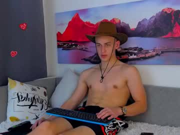 Rocco_Rou Chaturbate stream image from February 18, 2025