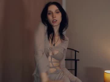 Lynnabelow Chaturbate stream image from February 18, 2025