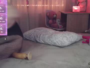 Angelinaglam Chaturbate stream image from February 18, 2025