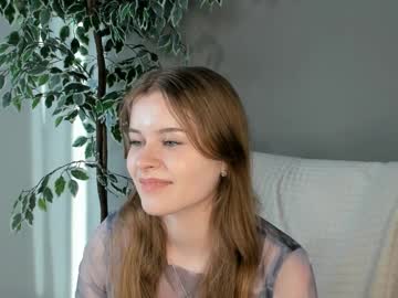 Linettegrandon Chaturbate stream image from February 18, 2025