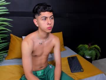 Erenbroke Chaturbate stream image from February 18, 2025
