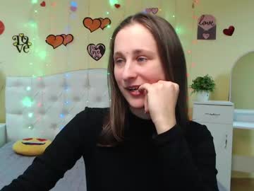 Michellee11 Chaturbate stream image from February 18, 2025