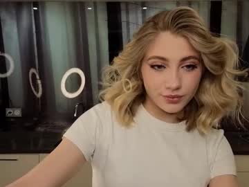 Pinkadele Chaturbate stream image from February 18, 2025