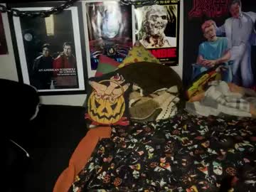 Drippingxgore420 Chaturbate stream image from February 18, 2025