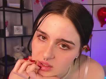 Krissikiss Chaturbate stream image from February 18, 2025