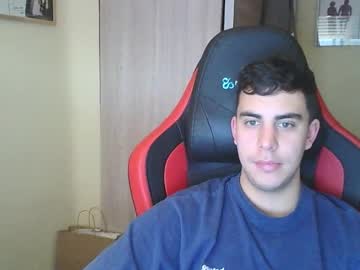 Aaronlavine Chaturbate stream image from February 18, 2025