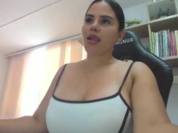 Lararoberts_ Chaturbate stream image from February 18, 2025