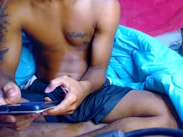 Skinnyandblack Chaturbate stream image from February 18, 2025
