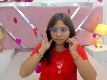 Dafnemoore Chaturbate stream image from February 18, 2025