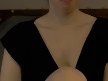 Lola_Coyness Chaturbate stream image from February 18, 2025