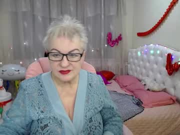 Kaylesmoll Chaturbate stream image from February 18, 2025