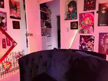 Holyeva Chaturbate stream image from February 18, 2025