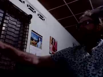 Moonroxxx Chaturbate stream image from February 18, 2025