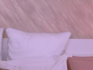 Elliehayess Chaturbate stream image from February 19, 2025
