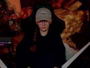 Adalinarae Chaturbate stream image from February 19, 2025