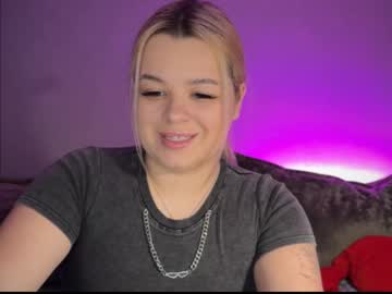 Lill_Bubbles Chaturbate stream image from February 19, 2025