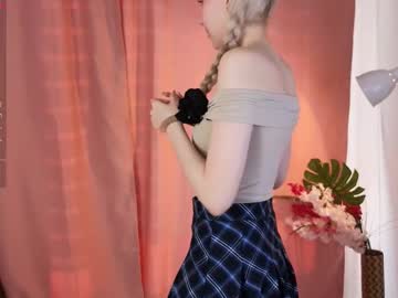 Henriettacreswell Chaturbate stream image from February 19, 2025