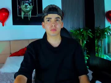 Mike_0233 Chaturbate stream image from February 19, 2025