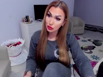 Golddivine00 Chaturbate stream image from February 19, 2025