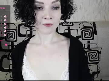 Tinawincee Chaturbate stream image from February 19, 2025