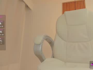 Mileyberry Chaturbate stream image from February 19, 2025