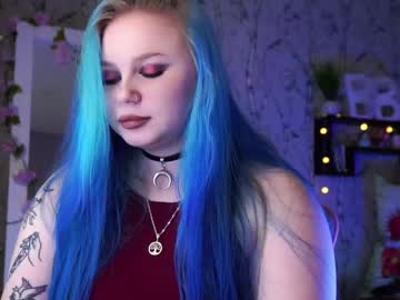 Moon_Valkyriie Chaturbate stream image from February 19, 2025