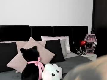 Nikkiramone Chaturbate stream image from February 19, 2025