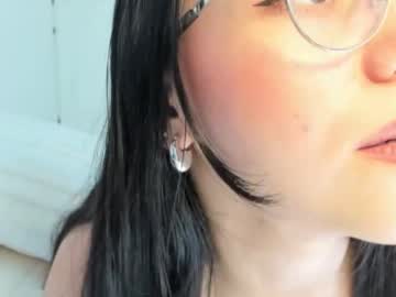 Helena_Hills Chaturbate stream image from February 19, 2025