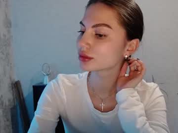 Lillalovly Chaturbate stream image from February 19, 2025