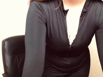 Lolamilli_ Chaturbate stream image from February 19, 2025