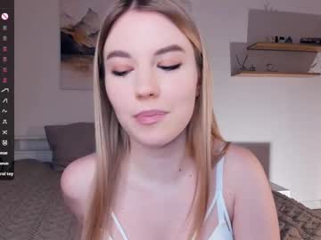 Something_Beatiful Chaturbate stream image from February 19, 2025