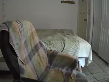 Hewes1 Chaturbate stream image from February 19, 2025