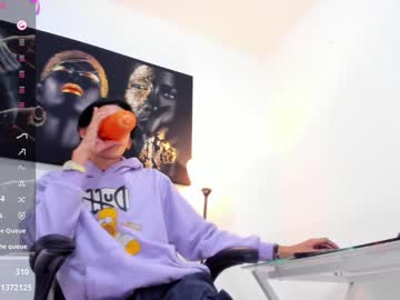 Axel_Night Chaturbate stream image from February 19, 2025