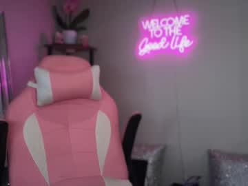 Jazmineskye stream image from February 19, 2025