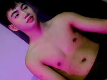 Julliene_69 Chaturbate stream image from February 19, 2025