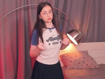 Fannychubb Chaturbate stream image from February 19, 2025