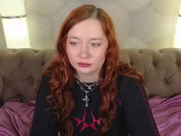 Carolina_Winter Chaturbate stream image from February 19, 2025
