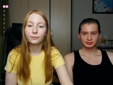 Lessyxjhony Chaturbate stream image from February 19, 2025