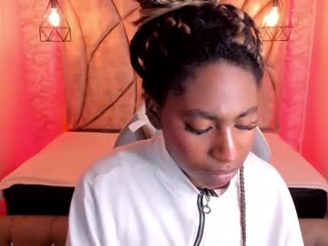 Queen_Perla_ Chaturbate stream image from February 19, 2025