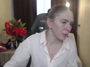 Tessadaybreak Chaturbate stream image from February 19, 2025